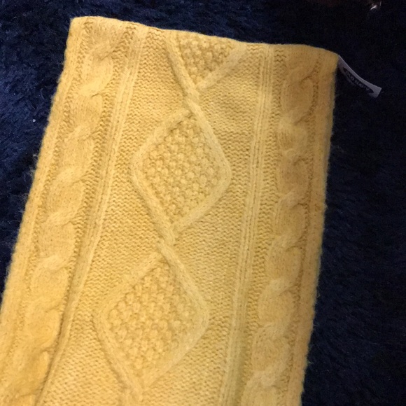 Scarf & winter hat - Picture 3 of 5